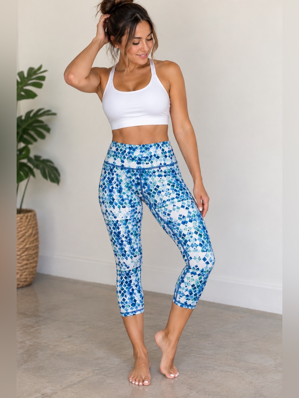 90 Degree by Reflex Blue Geometric Print Capri Leggings Small